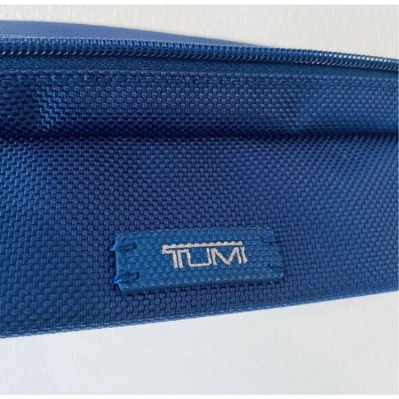 TUMI Travel Case - Picture 4 of 5
